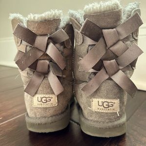 Girls brown Ugg boots sz 1